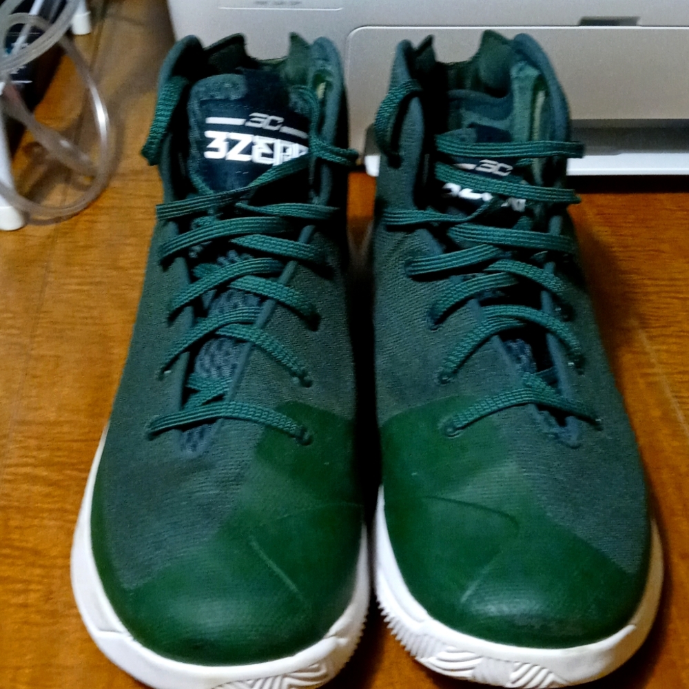 Under armor size 10s